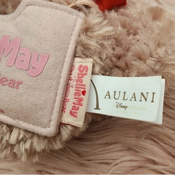 ❤️ Disney Aulani limited edition Shellie May plush ID holder - Picture 2 of 6